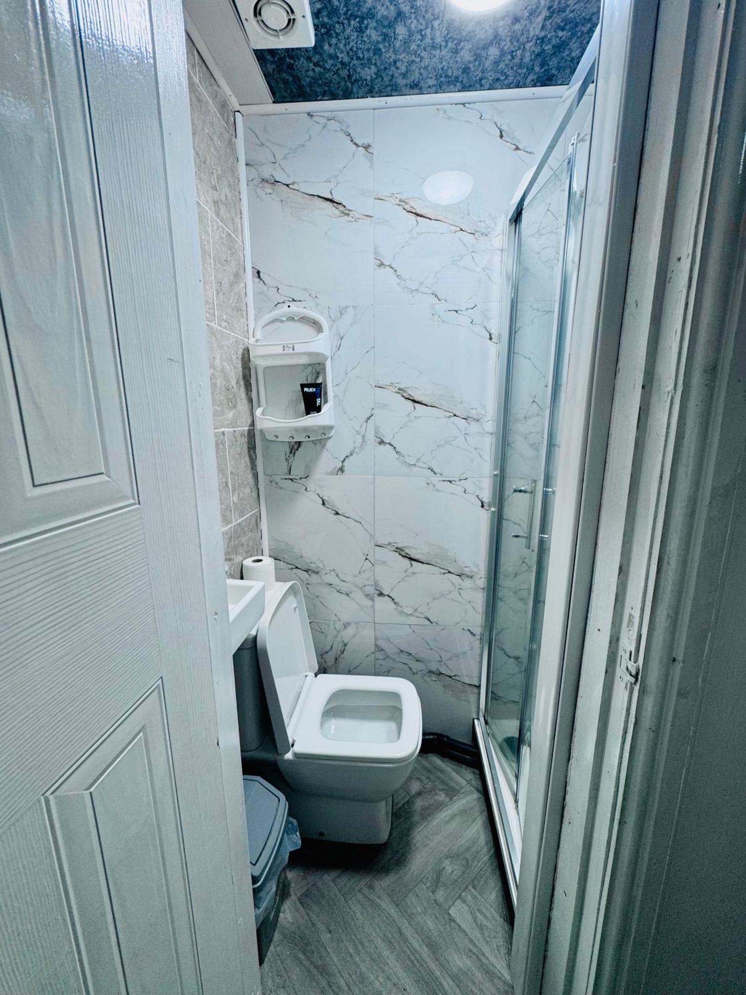 Unique Private Rooms Bolton Dış mekan fotoğraf