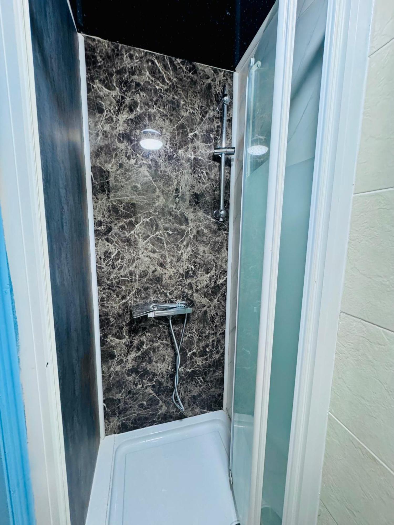 Unique Private Rooms Bolton Dış mekan fotoğraf